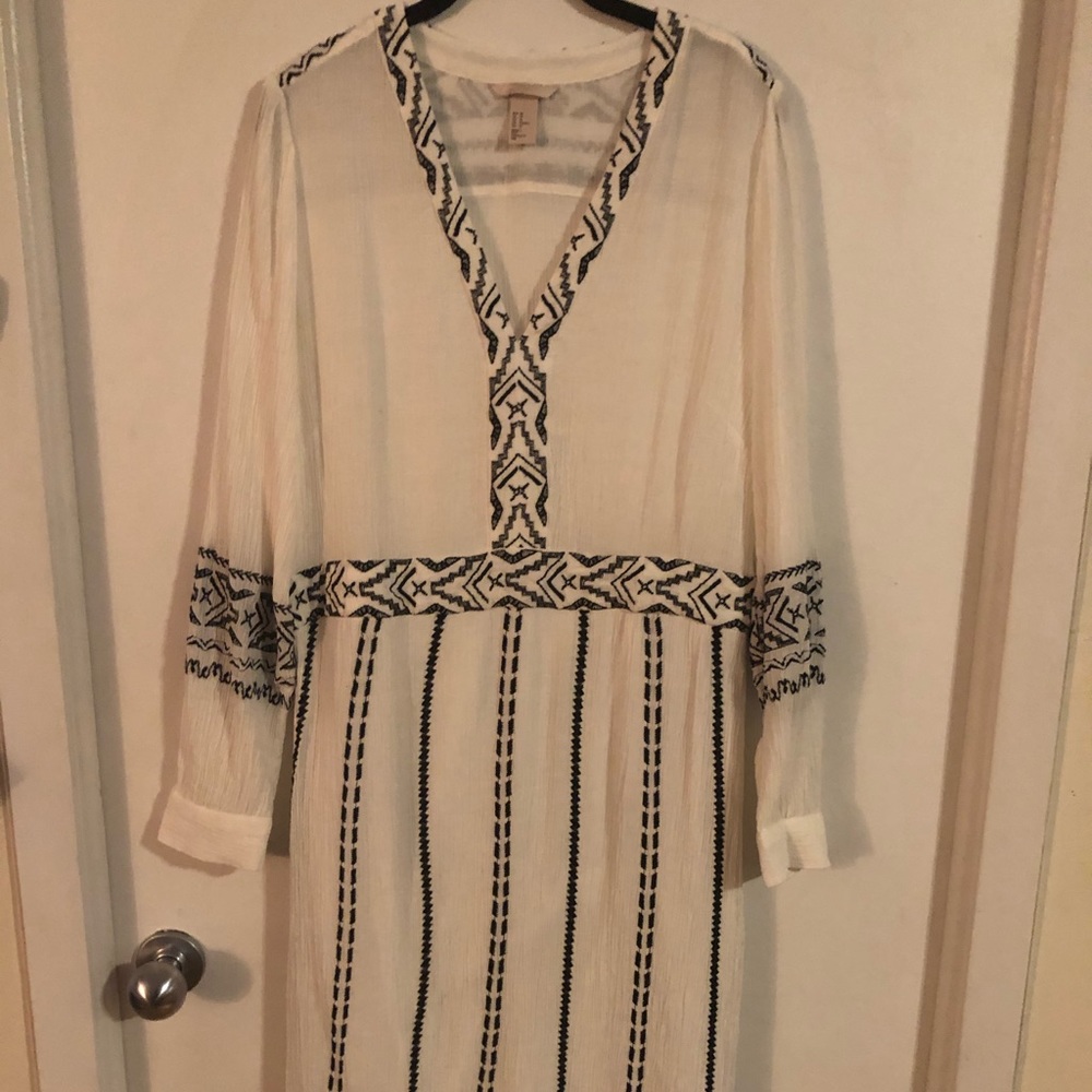 H&M Vneck embroidered tea length dress